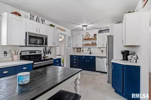 Kitchen - 1705 Fairfield Dr, Springfield, IL 62702 photo 2 of 4