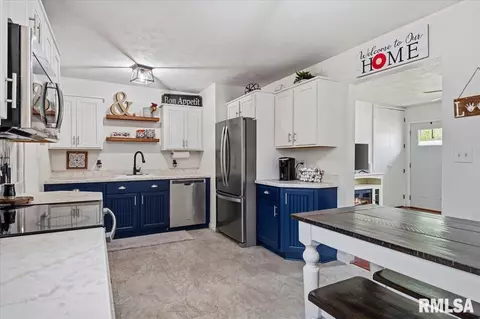 Kitchen - 1705 Fairfield Dr, Springfield, IL 62702 photo 3 of 4
