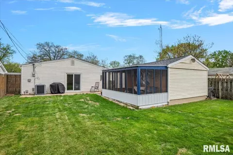 Exterior - 1705 Fairfield Dr, Springfield, IL 62702 photo 5 of 6