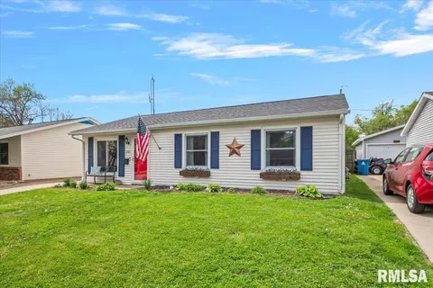 Exterior - 1705 Fairfield Dr, Springfield, IL 62702 photo 2 of 6