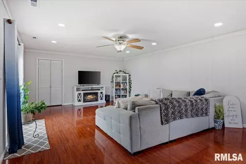 Living - 1705 Fairfield Dr, Springfield, IL 62702 photo 1 of 1