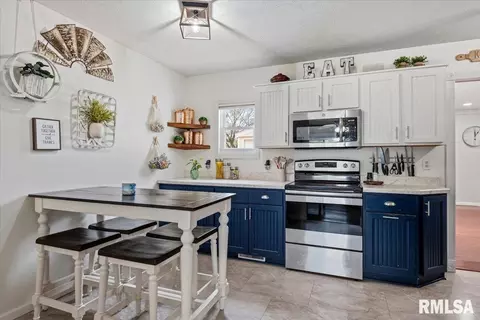 Kitchen - 1705 Fairfield Dr, Springfield, IL 62702 photo 1 of 4
