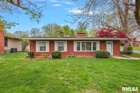 303 W Lincoln Ave, Petersburg, IL 62675