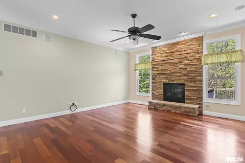 Living - 3305 Cash River Rd, Springfield, IL 62711 photo 3 of 4