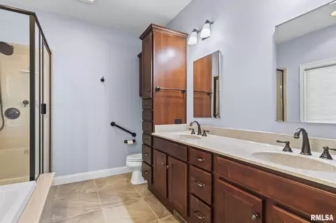 Bath - 3305 Cash River Rd, Springfield, IL 62711 photo 1 of 4