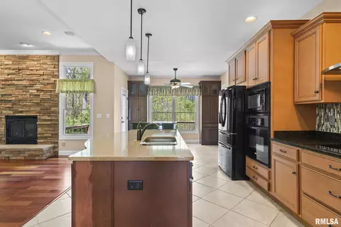 Kitchen - 3305 Cash River Rd, Springfield, IL 62711 photo 4 of 6