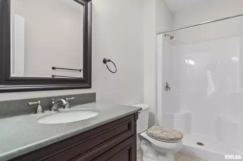 Bath - 3305 Cash River Rd, Springfield, IL 62711 photo 4 of 4
