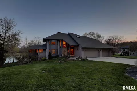 4910 Hidden Cove Dr, Quincy, IL 62305