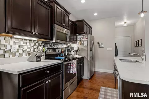Kitchen - 3204 Grassmere Dr, Springfield, IL 62711 photo 2 of 3