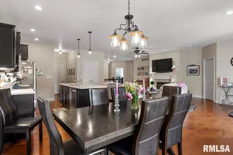 Dining - 3204 Grassmere Dr, Springfield, IL 62711 photo 3 of 3