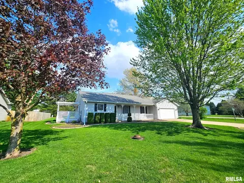 608 N Bunchberry Ct, Athens, IL 62613