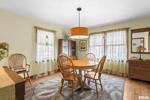Dining - 1421 S Douglas Ave, Springfield, IL 62704 photo 2 of 4