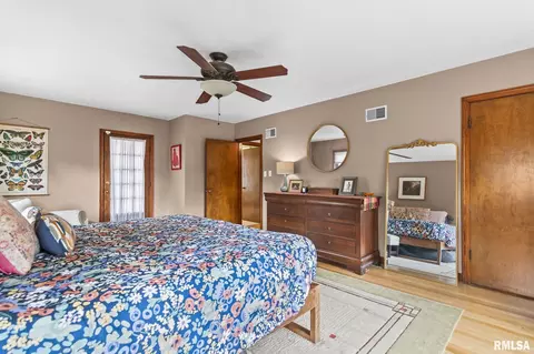 Bedroom - 1421 S Douglas Ave, Springfield, IL 62704 photo 3 of 7