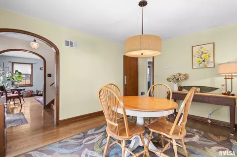 Dining - 1421 S Douglas Ave, Springfield, IL 62704 photo 1 of 4