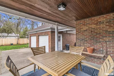 Exterior - 1421 S Douglas Ave, Springfield, IL 62704 photo 6 of 7