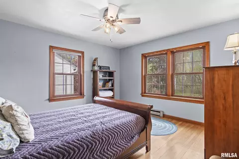Bedroom - 1421 S Douglas Ave, Springfield, IL 62704 photo 4 of 7