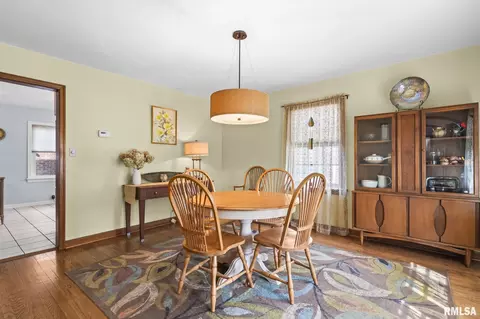 Dining - 1421 S Douglas Ave, Springfield, IL 62704 photo 3 of 4