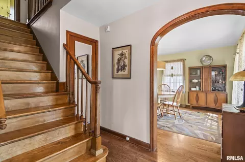 Entry Way - 1421 S Douglas Ave, Springfield, IL 62704 photo 2 of 4