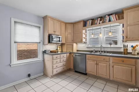Kitchen - 1421 S Douglas Ave, Springfield, IL 62704 photo 2 of 3