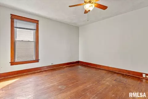 Bedroom - 2021 N Peoria Rd, Springfield, IL 62702 photo 1 of 3