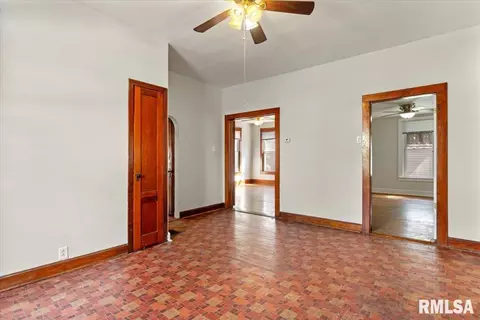 Living - 2021 N Peoria Rd, Springfield, IL 62702 photo 4 of 4