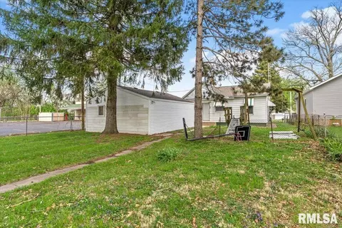 Exterior - 2021 N Peoria Rd, Springfield, IL 62702 photo 3 of 4