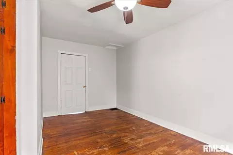 Bedroom - 2021 N Peoria Rd, Springfield, IL 62702 photo 3 of 3