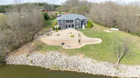 121 N Waverly Lake Rd, Franklin, IL 62638