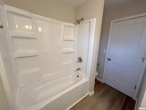 Bath - 107 N Anson St, Middletown, IL 62666 photo 2 of 3