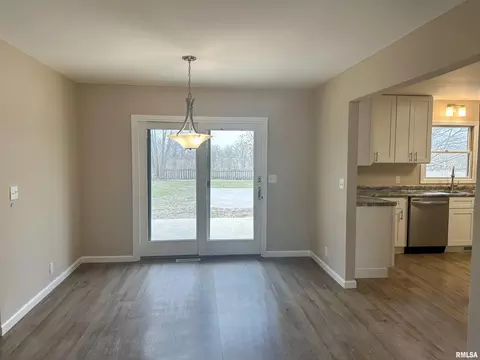 Dining - 107 N Anson St, Middletown, IL 62666 photo 2 of 2