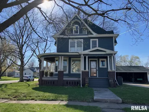 204 W Clinton Ave, Monmouth, IL 61462