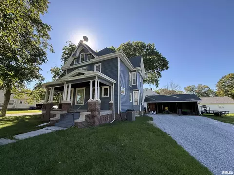 204 W Clinton Ave, Monmouth, IL 61462