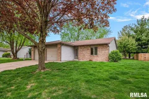 Exterior - 323 Bellerive Rd, Springfield, IL 62704 photo 2 of 7