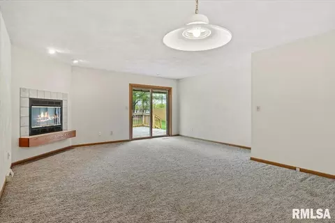 Living - 323 Bellerive Rd, Springfield, IL 62704 photo 3 of 5