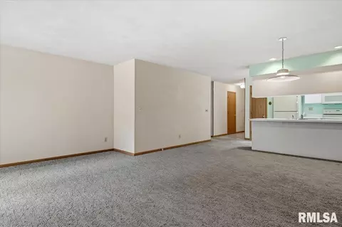 Living - 323 Bellerive Rd, Springfield, IL 62704 photo 4 of 5