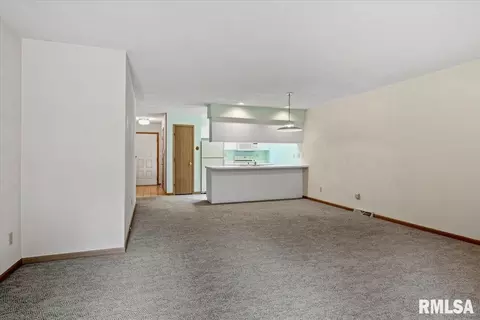 Living - 323 Bellerive Rd, Springfield, IL 62704 photo 5 of 5