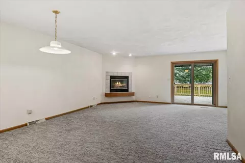Living - 323 Bellerive Rd, Springfield, IL 62704 photo 2 of 5