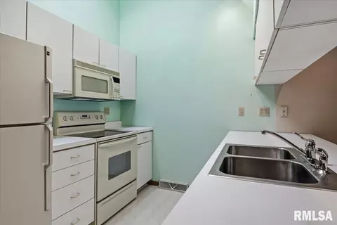Kitchen - 323 Bellerive Rd, Springfield, IL 62704 photo 1 of 2