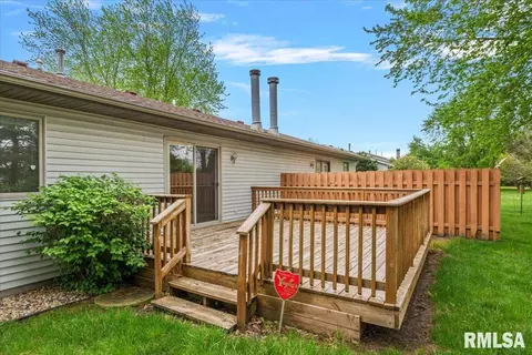 Exterior - 323 Bellerive Rd, Springfield, IL 62704 photo 4 of 7