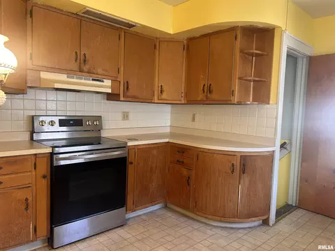1034 N Macarthur Blvd, Springfield, IL 62702 photo 5