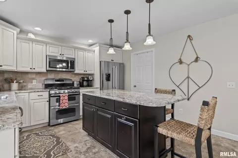 Kitchen - 2700 Dryden Dr, Springfield, IL 62711 photo 4 of 4