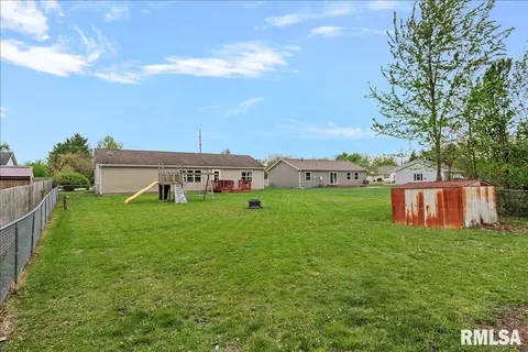 Exterior - 301 E Buttercup Dr, Athens, IL 62613 photo 5 of 5