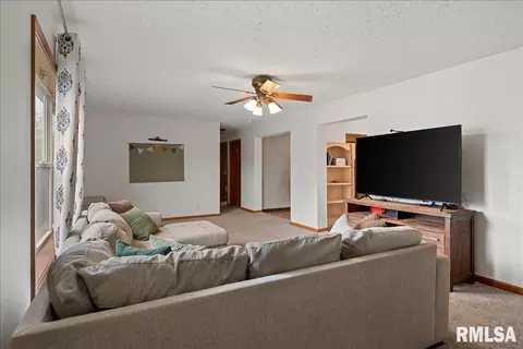 Other - 301 E Buttercup Dr, Athens, IL 62613 photo 3 of 7