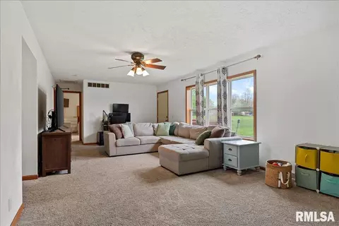 Other - 301 E Buttercup Dr, Athens, IL 62613 photo 1 of 7