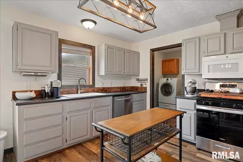 Kitchen - 301 E Buttercup Dr, Athens, IL 62613 photo 3 of 3
