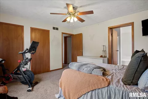 Bedroom - 301 E Buttercup Dr, Athens, IL 62613 photo 3 of 8