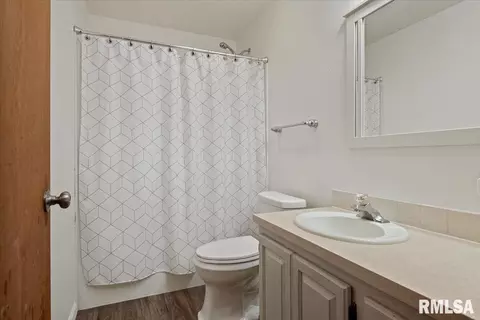 Bath - 301 E Buttercup Dr, Athens, IL 62613 photo 3 of 3