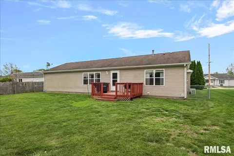 Exterior - 301 E Buttercup Dr, Athens, IL 62613 photo 3 of 5