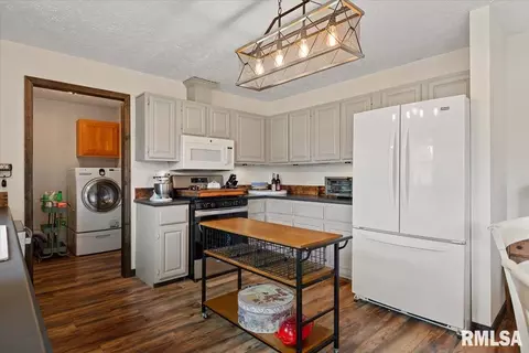Other - 301 E Buttercup Dr, Athens, IL 62613 photo 5 of 7