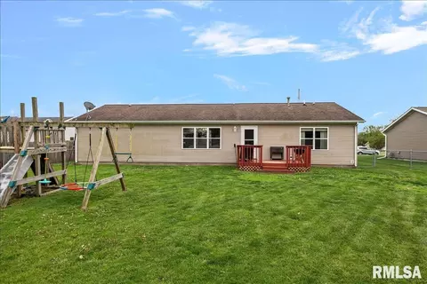 Exterior - 301 E Buttercup Dr, Athens, IL 62613 photo 4 of 5